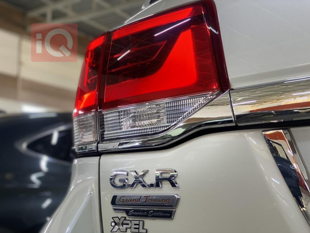 تۆیۆتا لاند کروزەر